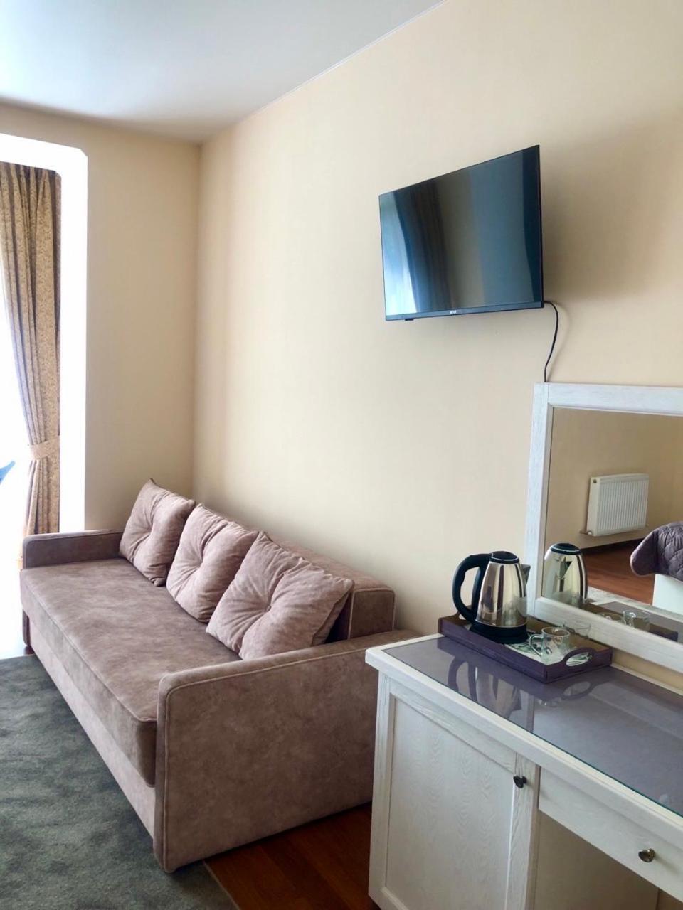 Helen Hotel !Ми працюємо! Николаев Экстерьер фото