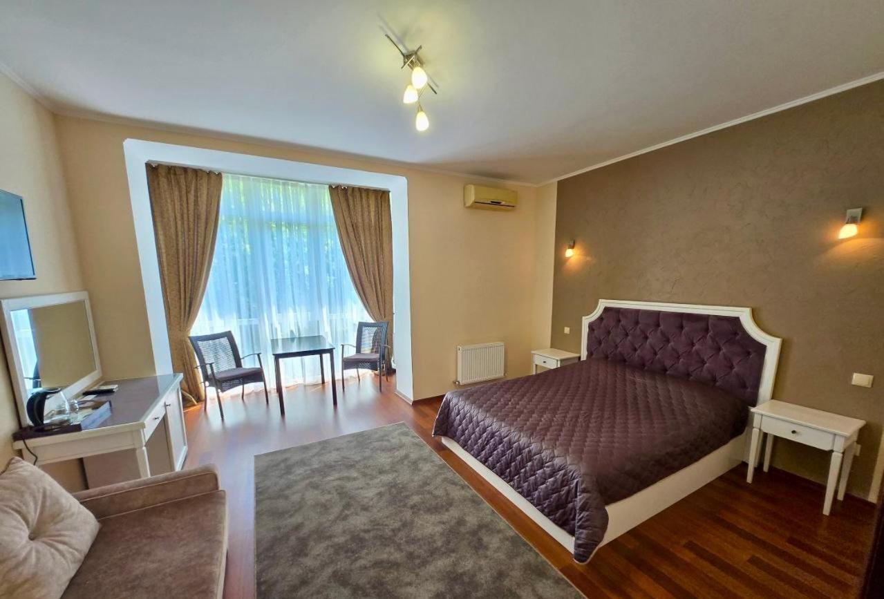 Helen Hotel !Ми працюємо! Николаев Экстерьер фото