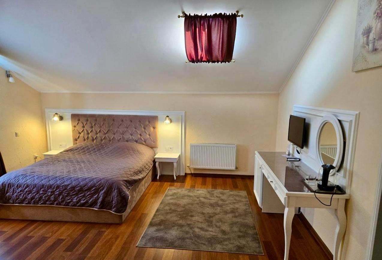 Helen Hotel !Ми працюємо! Николаев Экстерьер фото