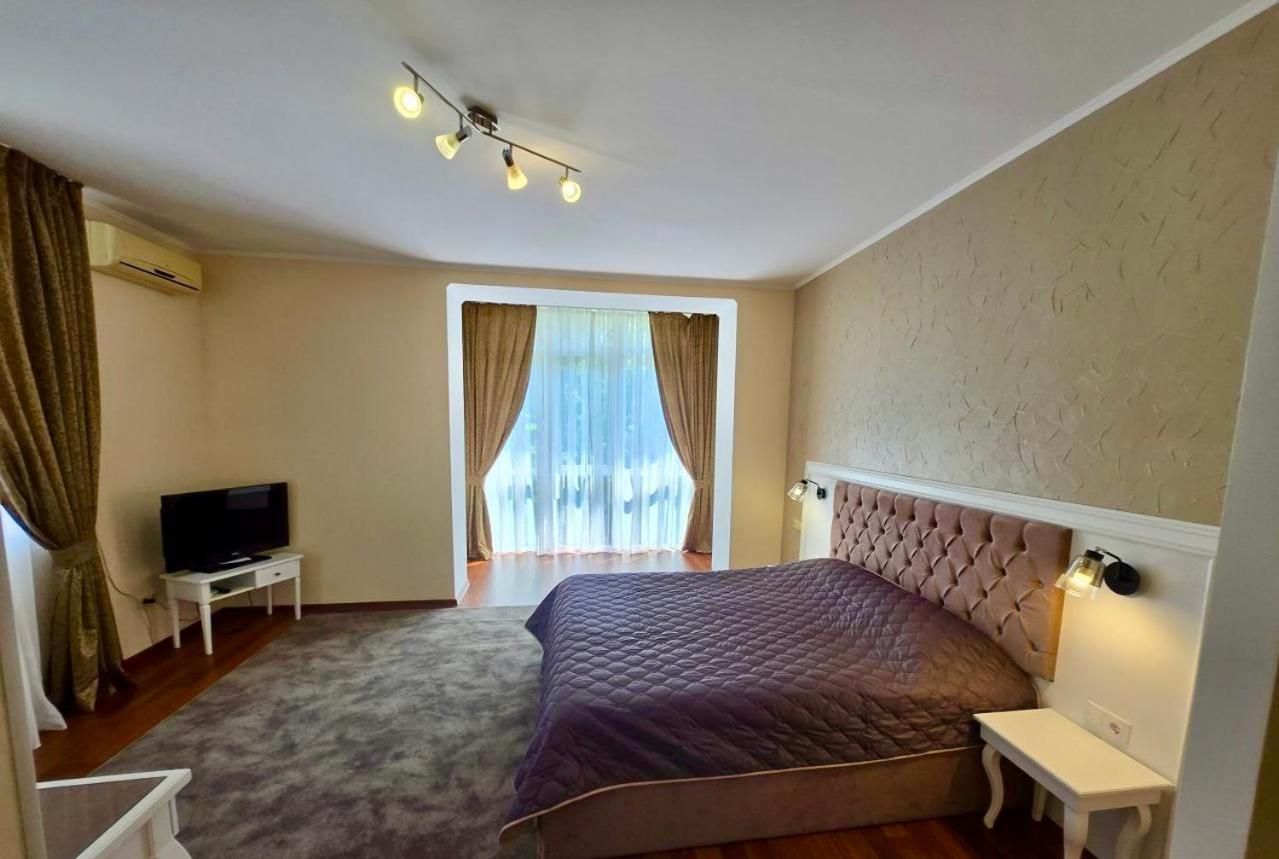 Helen Hotel !Ми працюємо! Николаев Экстерьер фото
