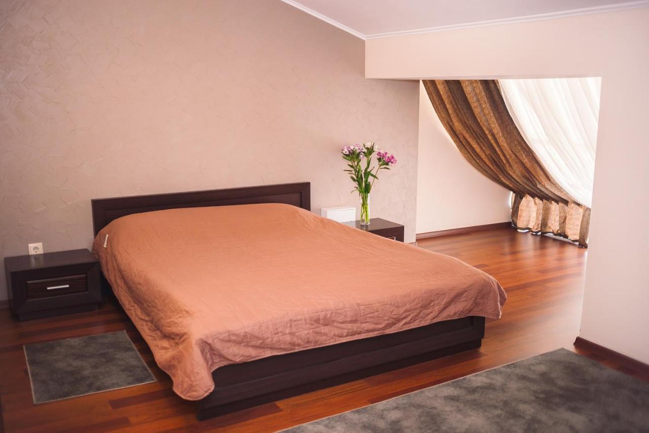 Helen Hotel !Ми працюємо! Николаев Экстерьер фото