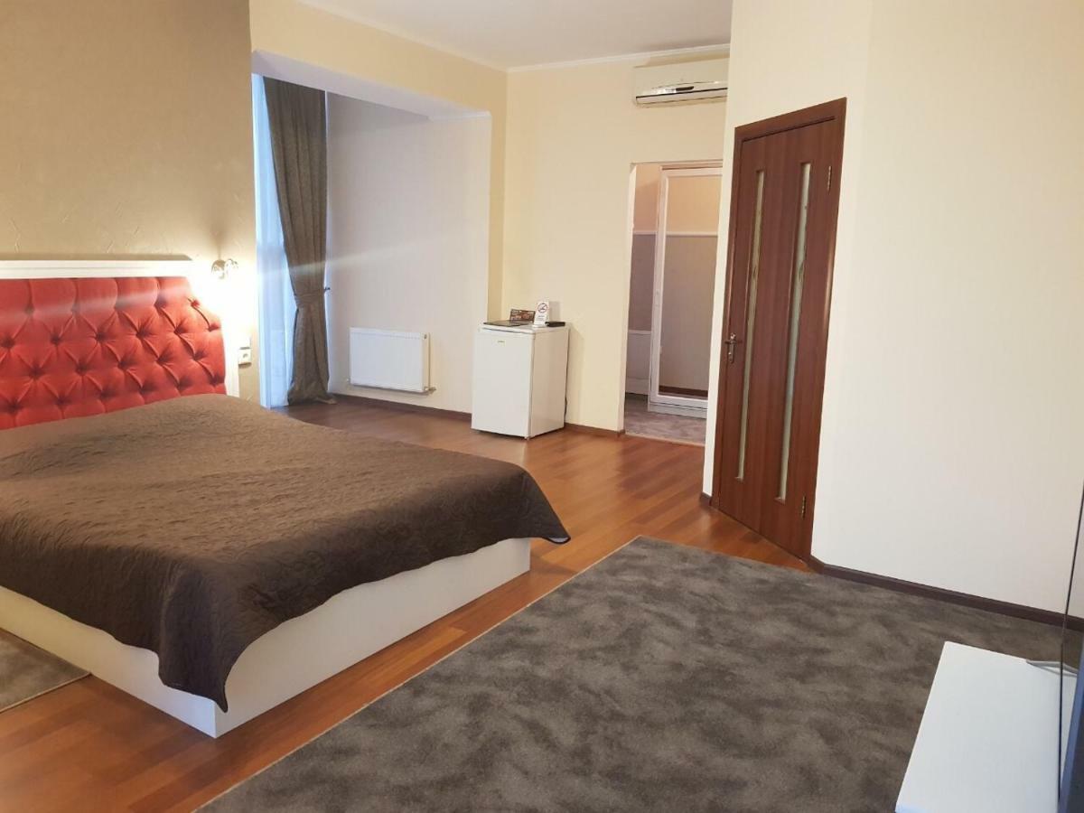 Helen Hotel !Ми працюємо! Николаев Экстерьер фото
