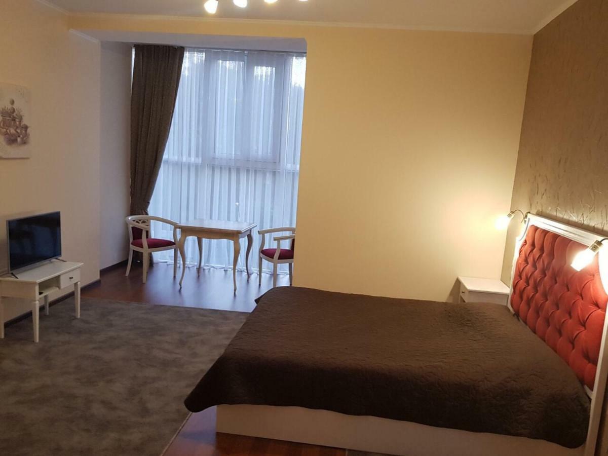 Helen Hotel !Ми працюємо! Николаев Экстерьер фото
